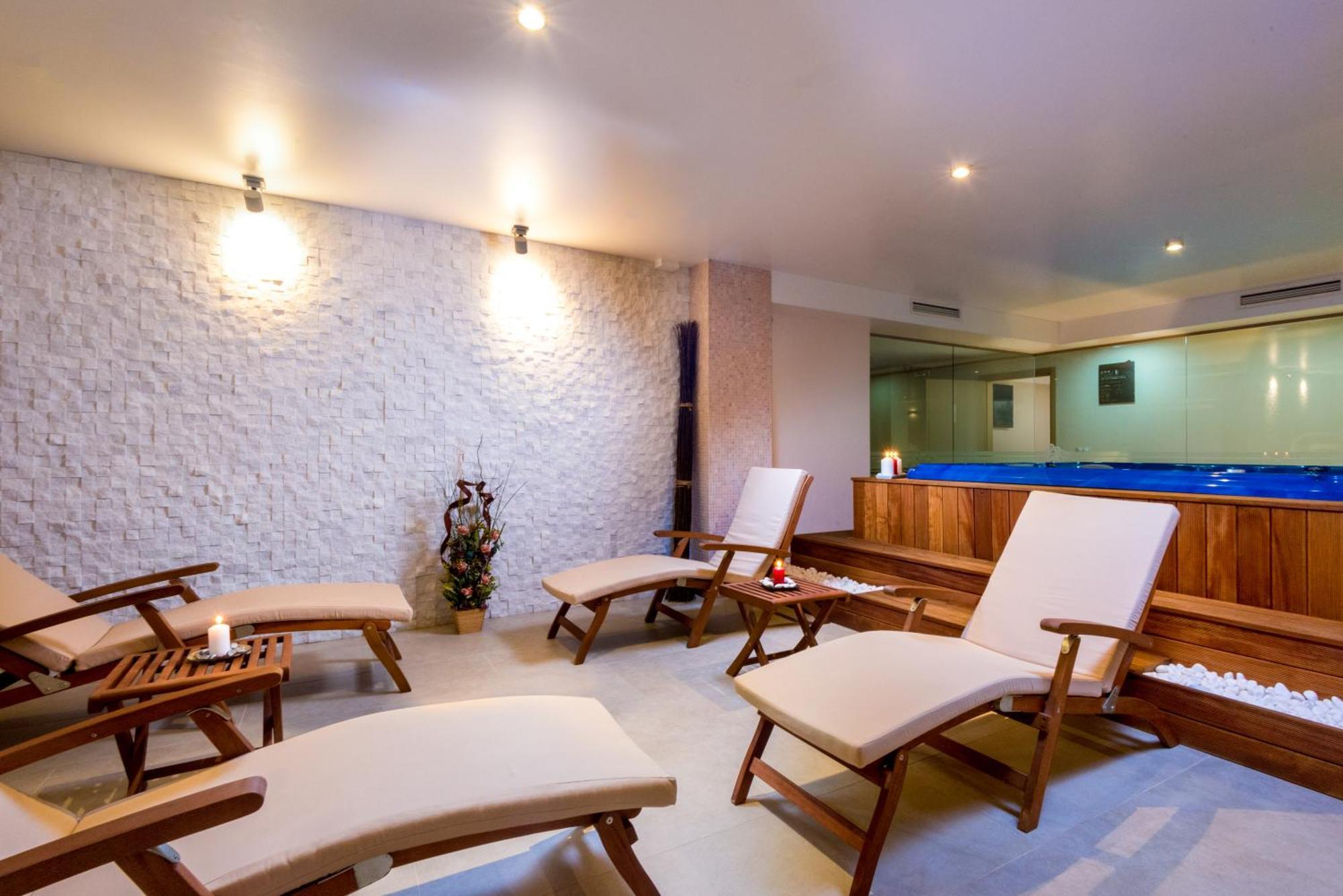 Hotel & Relax Zone Cattleya Krushuna Exterior foto